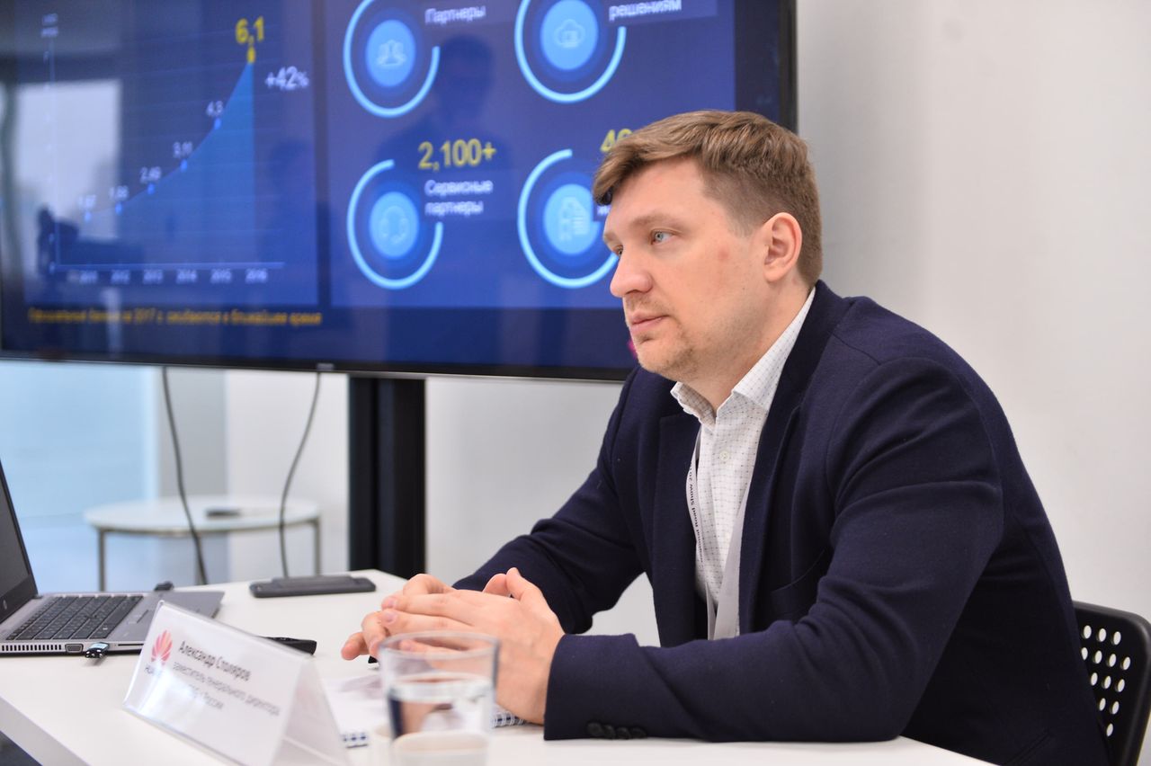 Александр Столяров на пресс-брифинге Huawei EBG в Екатеринбурге
